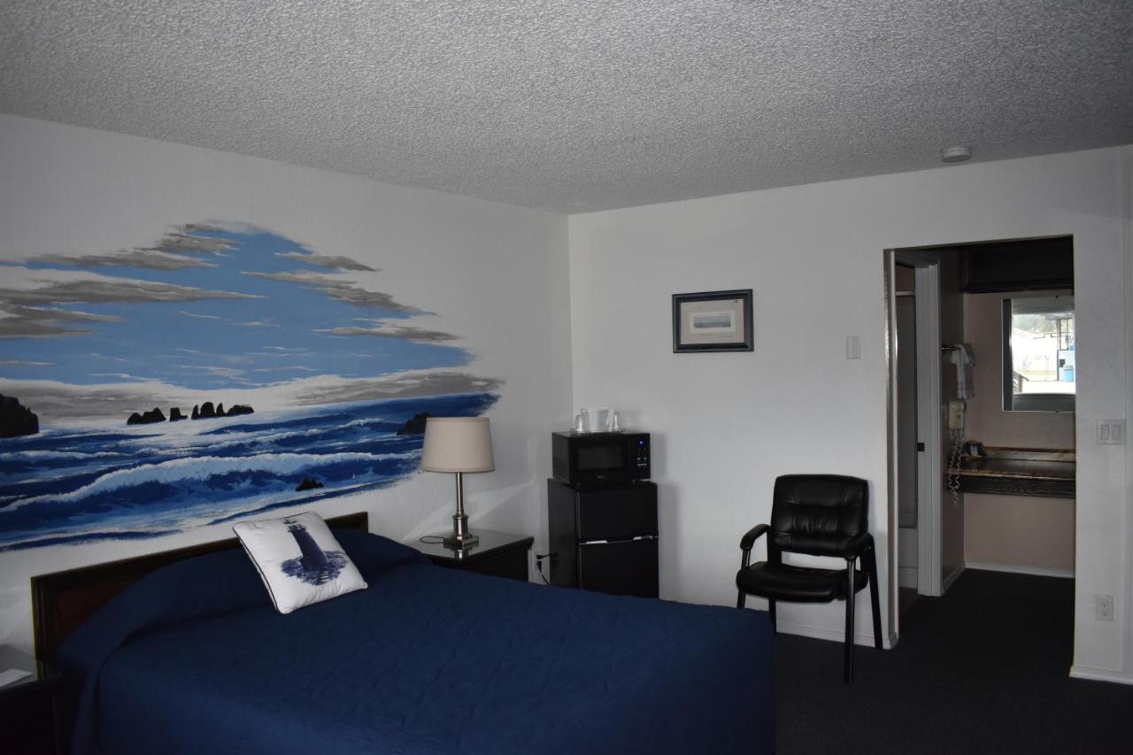 Lighthouse Cove Inn Bandon Exterior foto A room at the motel