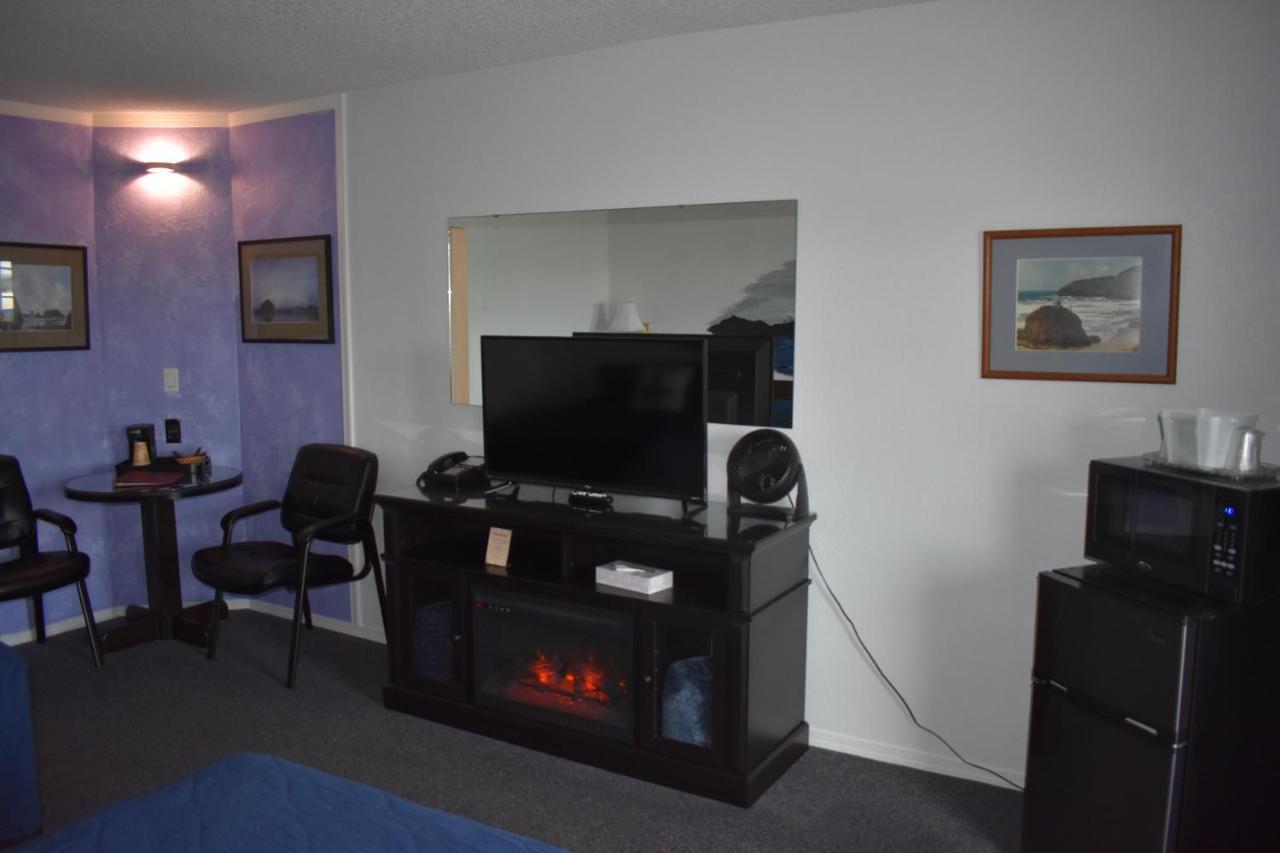Lighthouse Cove Inn Bandon Exterior foto A typical room at the motel