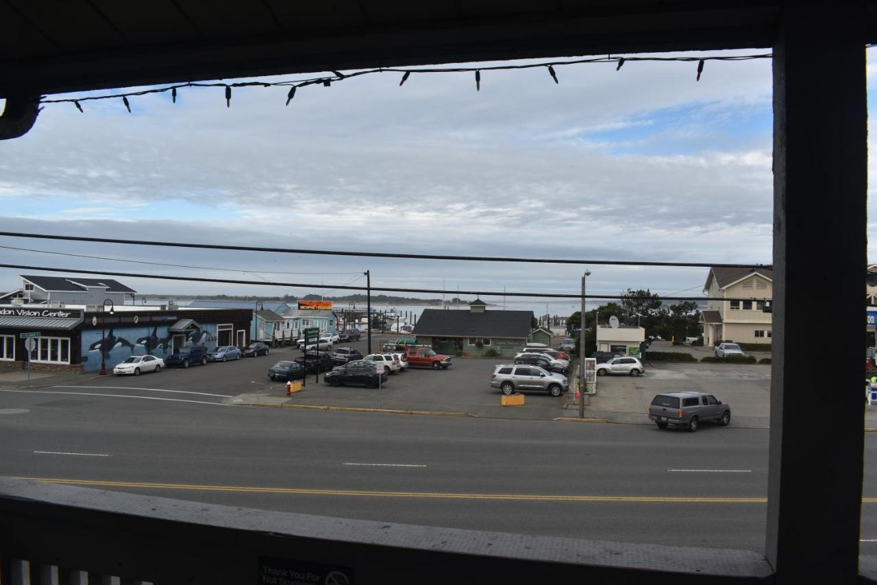 Lighthouse Cove Inn Bandon Exterior foto View of downtown Port Alberni