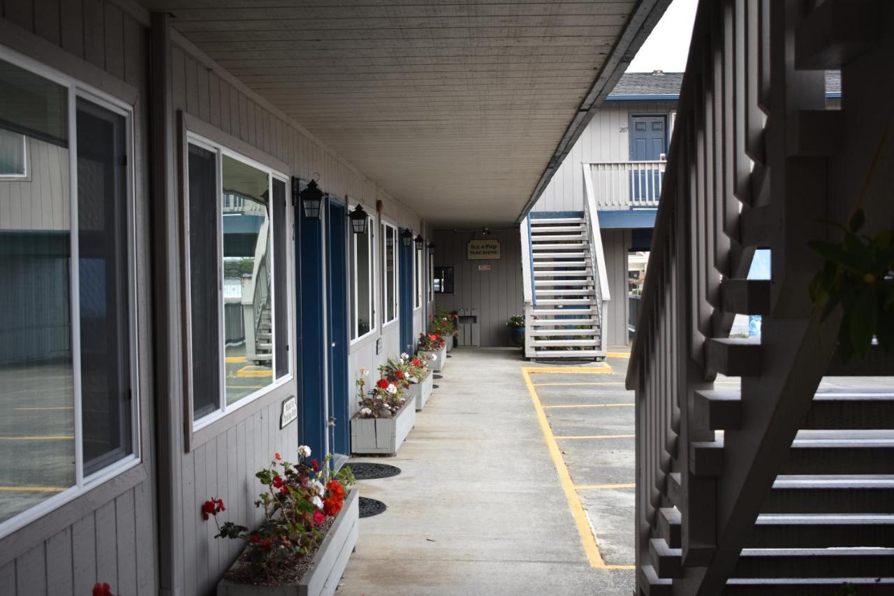 Lighthouse Cove Inn Bandon Exterior foto The interior of the motel